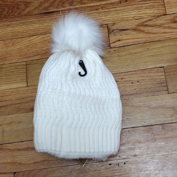 Other - ❤️3/$15❤️ Girls Pom pom hat